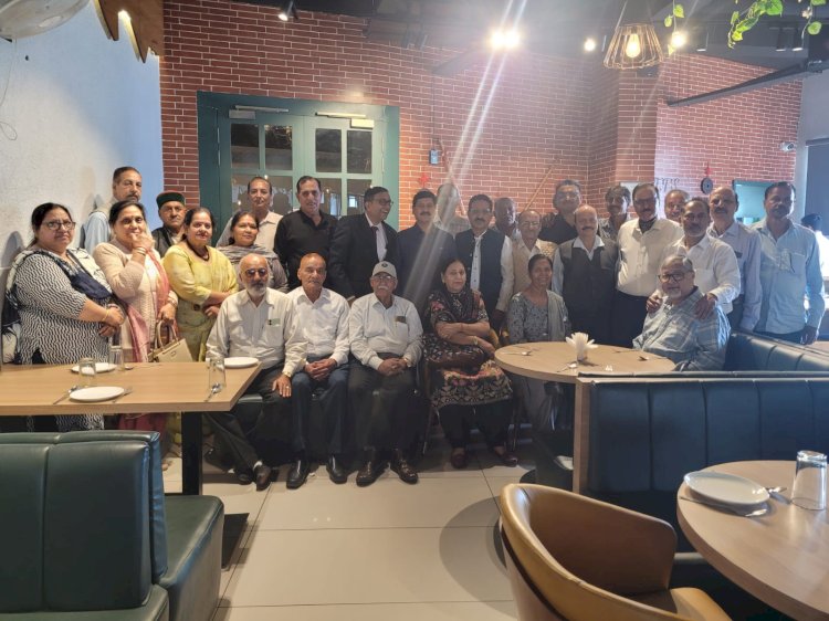 नाहन: सहकारी बैंक सेवानिवृत्त कर्मचारी संघ की मीटिंग में सम्मानित हुए सदस्य...