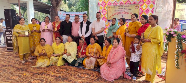 नादौन के गांव पखरोल में मनाया गया उपमंडल स्तरीय अंतर्राष्ट्रीय महिला दिवस