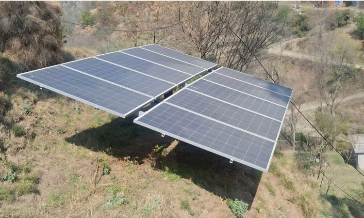 सौर ऊर्जा की चमक से खेतों को मिली नई ऊर्जा, सालाना हो रही 4 लाख तक कमाई