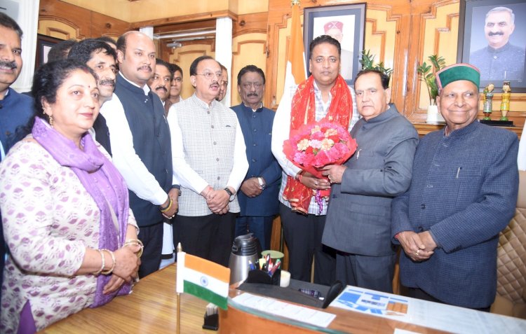 नव निर्वाचित राज्यसभा सांसद ने विधान सभा अध्यक्ष कुलदीप सिंह पठानियां से उनके कार्यालय कक्ष में शिष्टाचार भेंट की ।