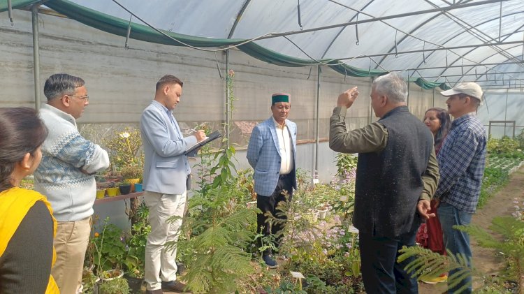 बागवानी मंत्री ने कृषि विज्ञान केन्द्र का किया औचक निरीक्षण, प्रशिक्षण प्राप्त कर रहे बागवानों से किया संवाद