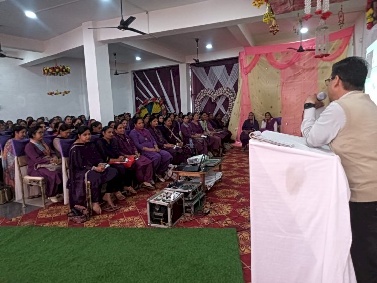 आंगनवाड़ी कार्यकर्ताओं को बताया “पोषण भी पढ़ाई भी” का महत्व