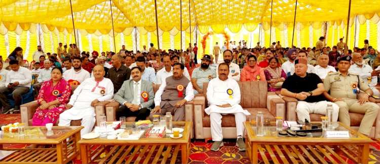 बच्चों को शिक्षा के साथ-साथ धार्मिक और सांस्कृतिक मूल्यों से जोड़ना आवश्यक - अग्निहोत्री