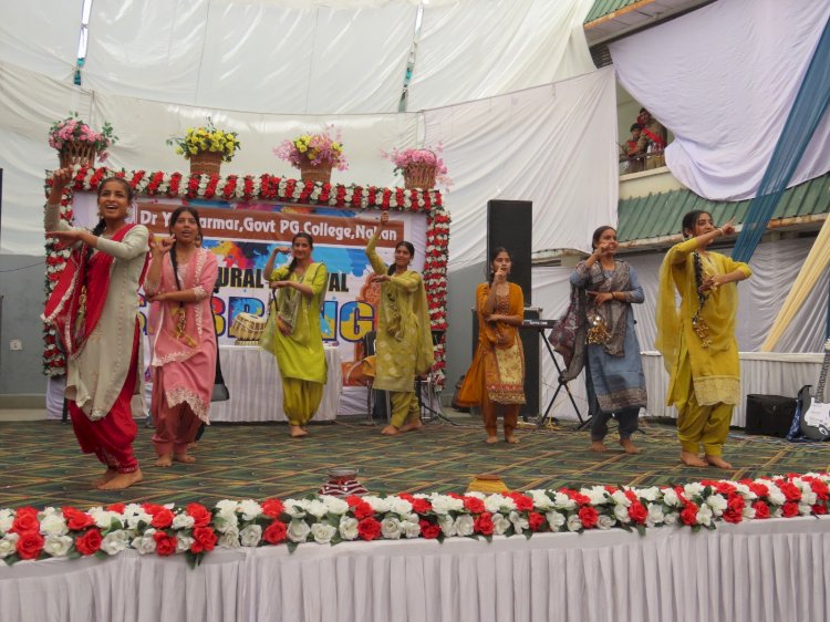 नाहन: पीजी कॉलेज में सांस्कृतिक उत्सव सबरंग का आयोजन..प्रतिभागियों ने बिखरे जलवे..