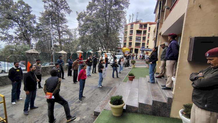 शिलाई के वनों को खत्म करने में लगी प्रदेश सरकार - अक्षय ठाकुर