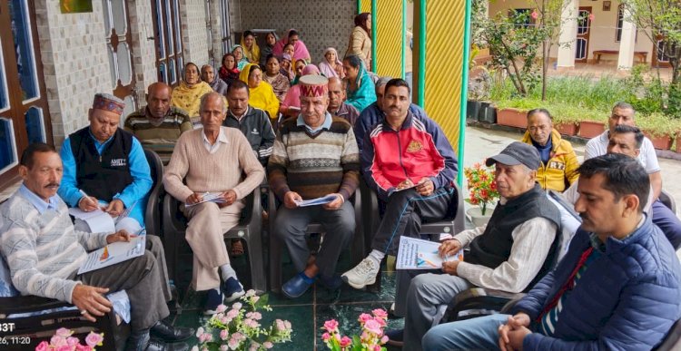 साल में दो बार जरूर करवाएं पशुओं का टीकाकरण, पशुपालन विभाग ने छत्रैल में आयोजित किया जागरुकता शिविर