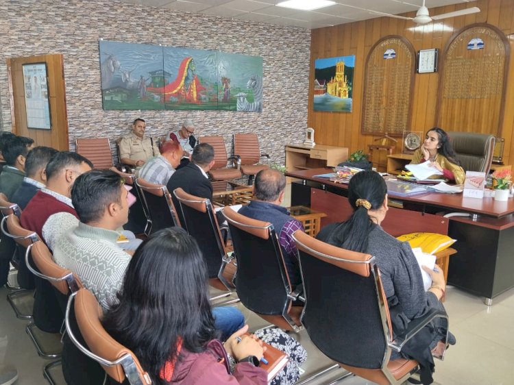 उपायुक्त गंधर्वा राठौड़ ने की गैस आपूर्ति की समीक्षा, घरेलू गैस कनेक्शनधारकों के लिए हो रही है पर्याप्त आपूर्ति, सहयोग की अपील की