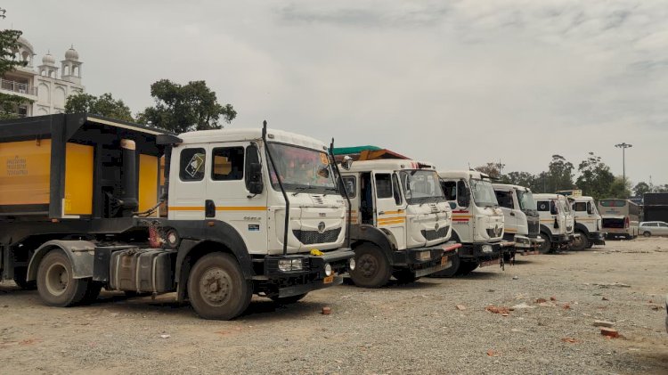 नाहन : पांवटा में ओवर लोडेड़ दौड़ रहे डंपरों पर कसा शिकंजा, 4 डंपर कब्जे में लिए..