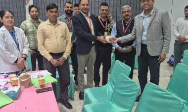 पंजाब नेशनल बैंक के 132वें स्थापना दिवस पर लगाया स्वास्थ्य जांच शिविर