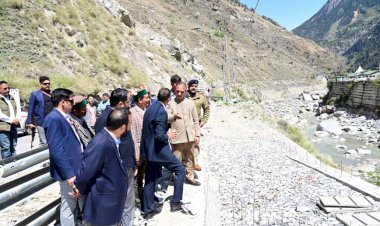 किन्नौर जिले के टापरी में मुख्यमंत्री ने भू-तापीय ऊर्जा आधारित फल सुखाने की इकाई का निरीक्षण किया