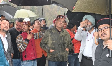 घटी गाड़ में भूस्खलन  प्रभावित क्षेत्र का विधायक ने किया दौरा