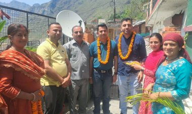उद्योगपति भरत सिंह ठाकुर व अनिल कुमार ठाकुर ने  कमरऊ पाठशाला को  लिया गोद