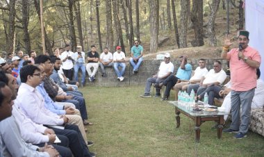 टैक्सी-ट्रक, टिप्पर एवं ऑटो आपरेटरों की समस्याओं के समाधान को सरकार प्रतिबद्ध: केवल सिंह पठानिया