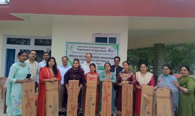 निटिंग प्रशिक्षण के बाद 8 प्रशिक्षुओं को मिली मशीनें