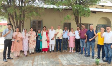 नाहन: नगर परिषद चुनाव के लिए  कांग्रेस के 13 उम्मीदवारों ने नामांकन भरा...