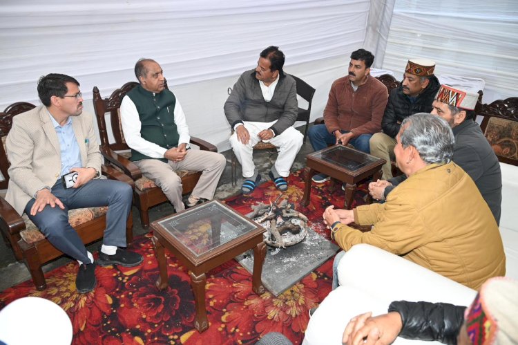 कुल्लू के विधायक सुंदर सिंह ठाकुर के घर पहुंचे जयराम ठाकुर, प्रकट की संवेदनाएं