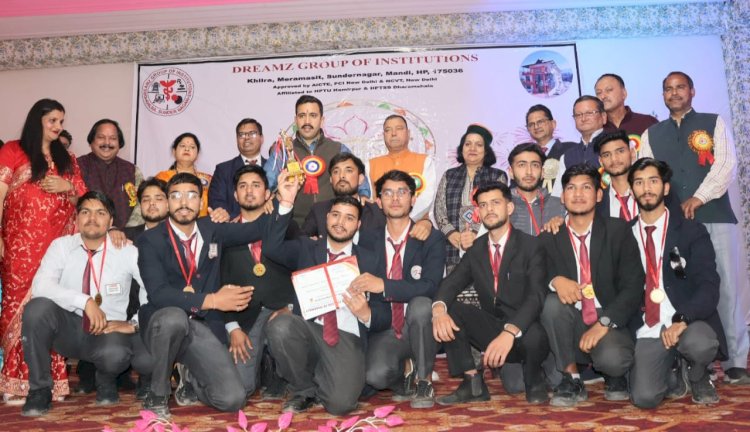 लोक निर्माण मंत्री ने ड्रीम्ज़ कॉलेज ऑफ फार्मेसी के वार्षिक पारितोषिक वितरण समारोह में मेधावियों को किया सम्मानित