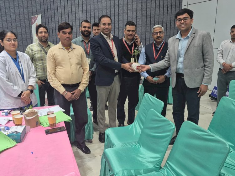 पंजाब नेशनल बैंक के 132वें स्थापना दिवस पर लगाया स्वास्थ्य जांच शिविर