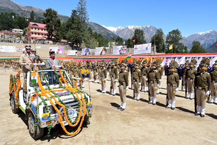 राज्य स्तरीय हिमाचल दिवस अवसर पर मुख्यमंत्री ने फहराया राष्ट्रीय ध्वज