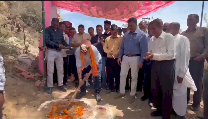 नाहन : विधानसभा क्षेत्र में विकास को नई गति, दो सड़कों का शिलान्यास किया विधायक ने..