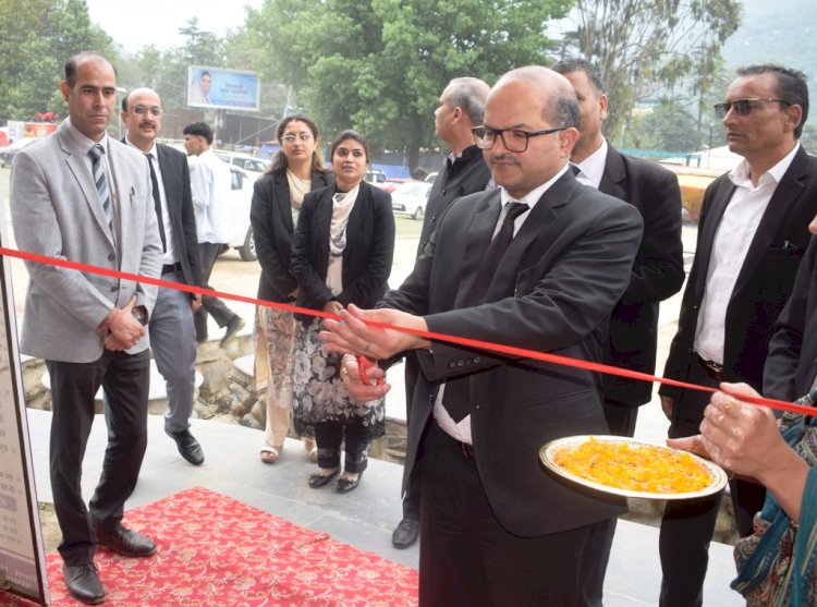 कुल्लू के ऐतिहासिक 'पीपल जातर' मेले में जिला विधिक सेवा प्राधिकरण द्वारा विधिक साक्षरता शिविर प्रदर्शनी  का शुभारंभ