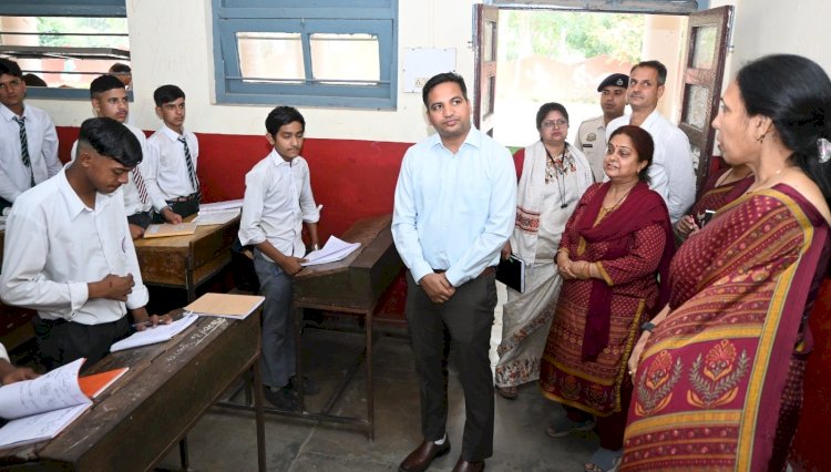 नीट परीक्षा केंद्र का उपायुक्त ने किया निरीक्षण, विद्यार्थियों की सुविधाओं पर दिया जोर