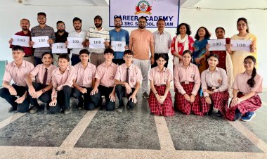 नाहन:करियर अकादमी ने शिक्षकों को किया सम्मानित,शिक्षकों को पांच-पांच हजार पारितोषिक.13 मई को स्कूल में अवकाश घोषित.