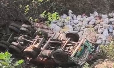 नाहन: नेशनल हाईवे पर ट्रक खड्ड में जा गिरा,चालक ने कूद कर बचाई जान.पुलिस जांच में जुटी....