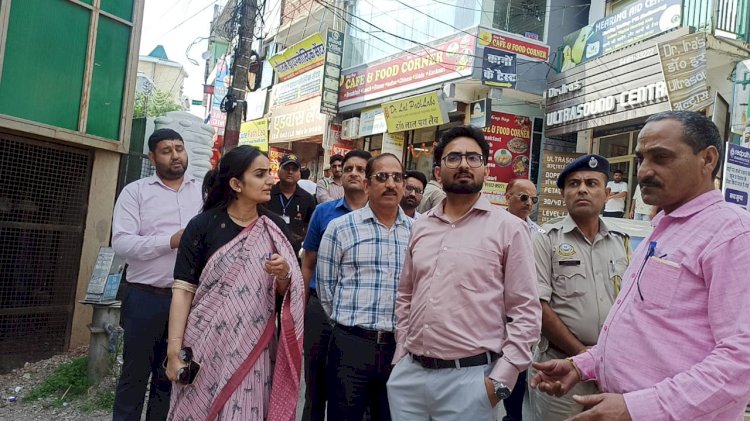 डीसी ने किया लाइब्रेरी, रैडक्रॉस लैब, मेडिकल कालेज और नशा निवारण केंद्र का निरीक्षण