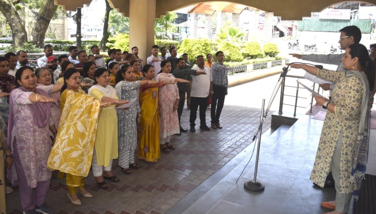 एडीएम शिल्पी बेक्टा ने दिलाई आतंकवाद विरोधी दिवस की शपथ