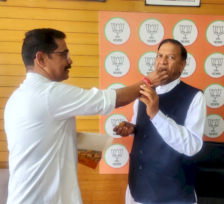 मंडी, धर्मशाला और सोलन नगर निगमों में भाजपा की शानदार विजय.... संगठन महामंत्री सिद्धार्थन ने डॉ. राजीव बिंदल को दी बधाई