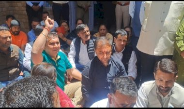 शिमला: जिला परिषद सदस्यों के शपथ समारोह में बवाल डीसी के खिलाफ भाजपा नेताओं ने क़िया हंगामा...