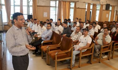 देव सदन कुल्लू में आधार ऑपरेटरों और पर्यवेक्षकों का राज्य स्तरीय मेगा प्रशिक्षण आयोजित