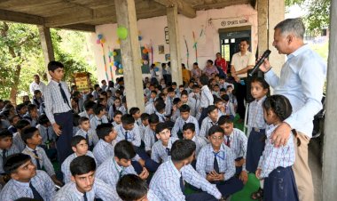 तकनीकी शिक्षा मंत्री ने डंगार स्कूल के विद्यार्थियों के साथ किया संवाद स्कूली बच्चों ने पूछे सवाल.....