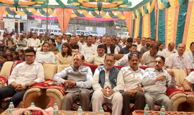 नाहन : शिलाई विस क्षेत्र के 20 स्कूलों में 2500 से अधिक डेस्क उपलब्ध करवाए.