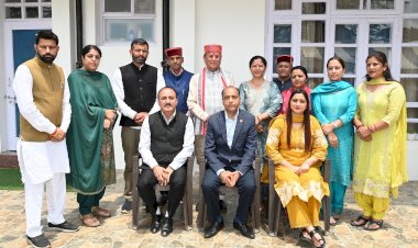 सिरमौर के भाजपा समर्थित जिला परिषद सदस्यों ने जयराम ठाकुर से की शिष्टाचार भेंट