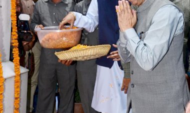 ठाकुर सुखविन्द्र सिंह सुक्खू ने पूर्व मुख्यमंत्री की जयंती पर श्रद्धांजलि अर्पित की