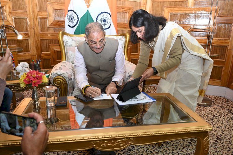 राज्यपाल ने स्व-गणना अभियान का शुभारम्भ किया... जनगणना-2027 के अंतर्गत स्व-गणना का प्रथम चरण 1 जून से 15 जून तक किया जाएगा संचालित
