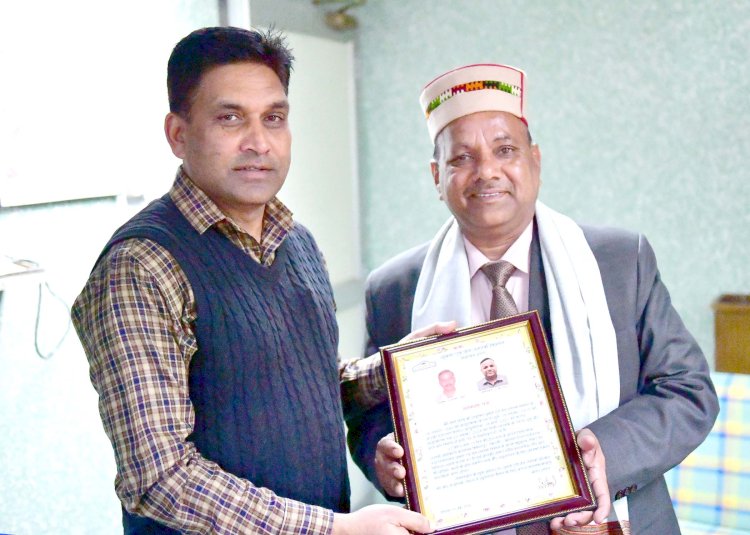 सूचना एवं जन संपर्क विभाग में निजी सहायक सदानन्द कपिल सेवानिवृत्त