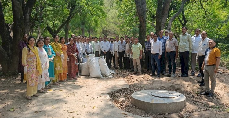बीडीओ कार्यालय बिलासपुर में मासिक बैठक एवं स्वच्छता अभियान आयोजित