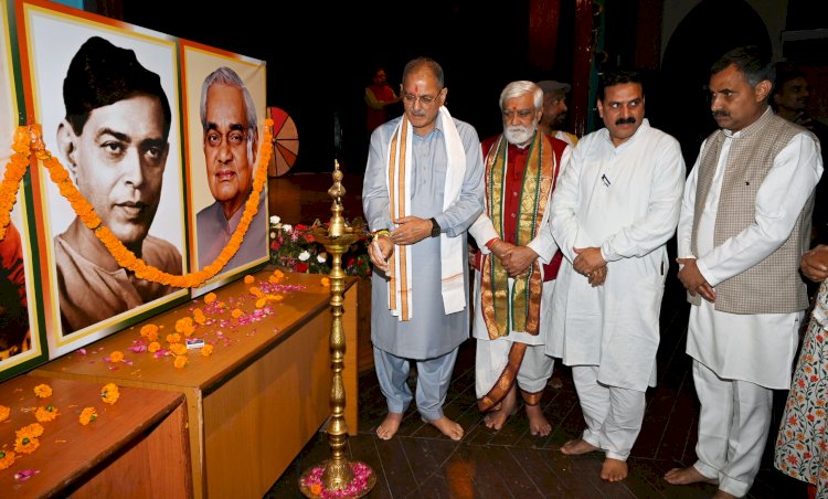 ‘रश्मिरथी’ सामाजिक सौहार्द और राष्ट्रवाद का शाश्वत संदेशः राज्यपाल