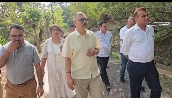 नाहन: ऐतिहासिक विला राउन्ड के संरक्षण को लेकर विधायक अजय सोलंकी ने अधिकारियों व पार्षदों साथ लिया जायजा...