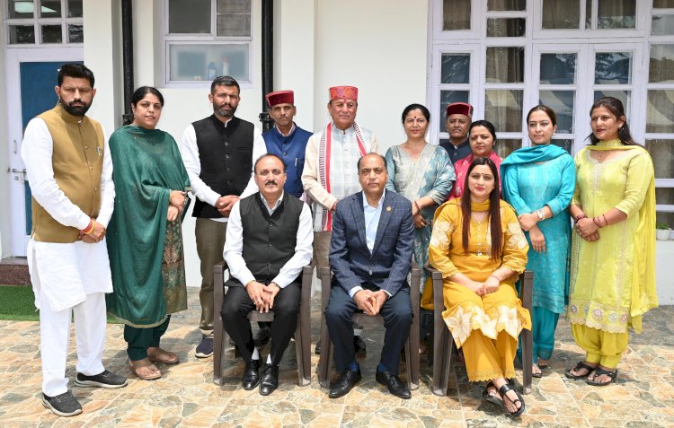 सिरमौर के भाजपा समर्थित जिला परिषद सदस्यों ने जयराम ठाकुर से की शिष्टाचार भेंट