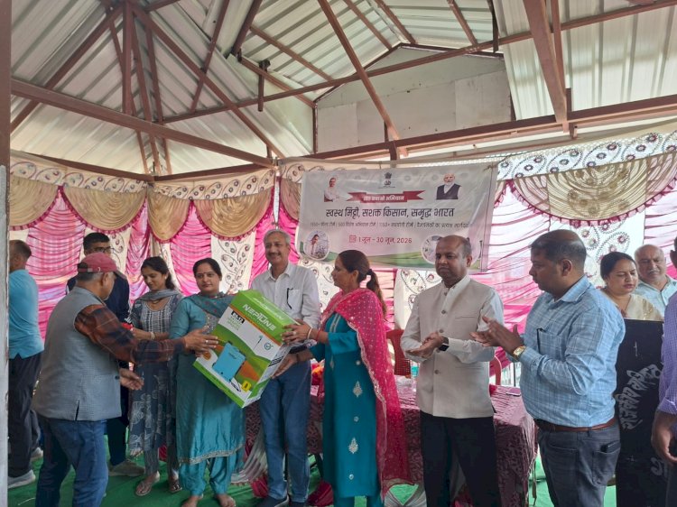 CPRI ने कंडाघाट के करीब 100 किसानों को बांटे स्प्रेयर मशीन और जैव उर्वरक