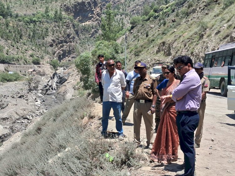 जालहमा नाला में बाढ़ से क्षतिग्रस्त वैकल्पिक मार्ग को शीघ्र बहाल करने के निर्देश