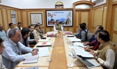 मुख्यमंत्री ने सुन्नी, लुहरी और धौलासिद्ध परियोजनाओं को वापस लेने की प्रक्रिया शुरू करने के निर्देश दिए