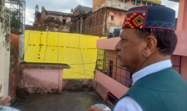 नाहन  :भारी वर्षा से प्रभावित परिवारों से मिले भाजपा प्रदेश अध्यक्ष डॉ. राजीव बिंदल, हरसंभव सहयोग का दिलाया भरोसा