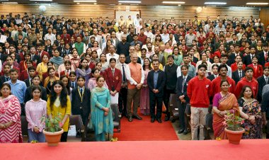 राज्यपाल ने शिमला ज़िले के मेधावियों को किया सम्मानित औषधीय पौधों के वैज्ञानिक उपयोग से हिमाचल में हरित उद्यम राजधानी बनने की क्षमताः राज्यपाल