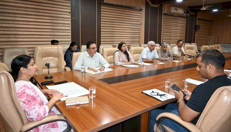 नाहन  :उपायुक्त की अध्यक्षता में आयोजित हुई खाद्य सुरक्षा समिति की बैठक