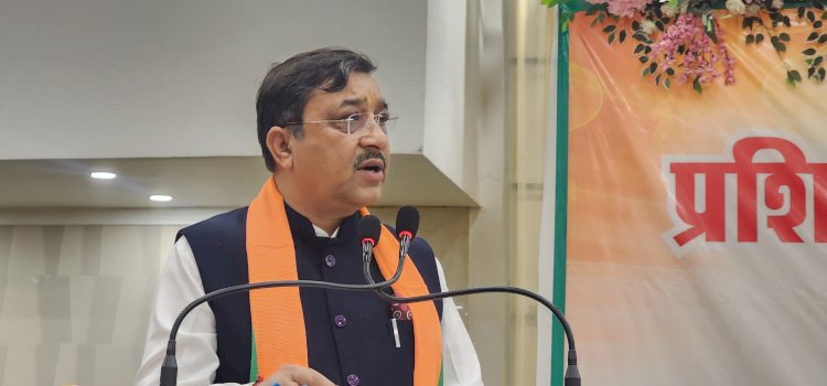 नाहन  : कांग्रेस सरकार जनविरोधी नीतियों में व्यस्त, युवाओं को रोजगार नहीं मिला; चर्चा में रही केवल उपमुख्यमंत्री की बेटी की नियमित नियुक्ति : सुरेश कश्यप